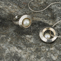 Balancing Pearl Necklace White-Kelli Jewelry