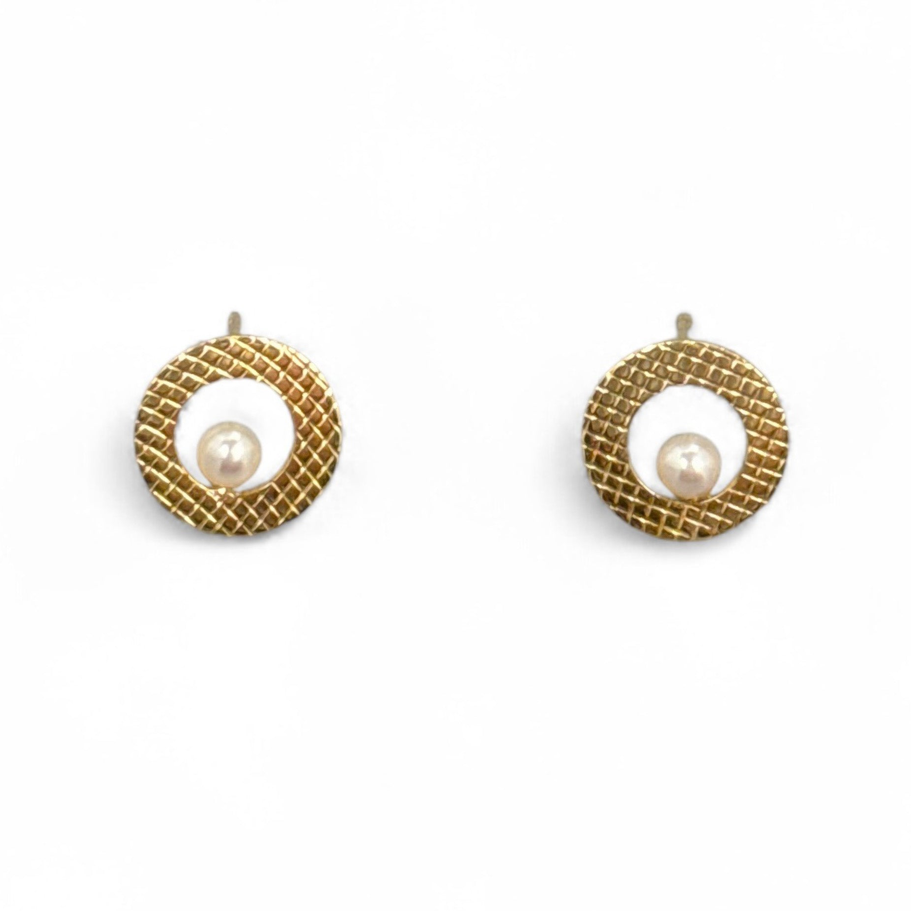 Circling Back Stud Pearl Earrings-Kelli Jewelry